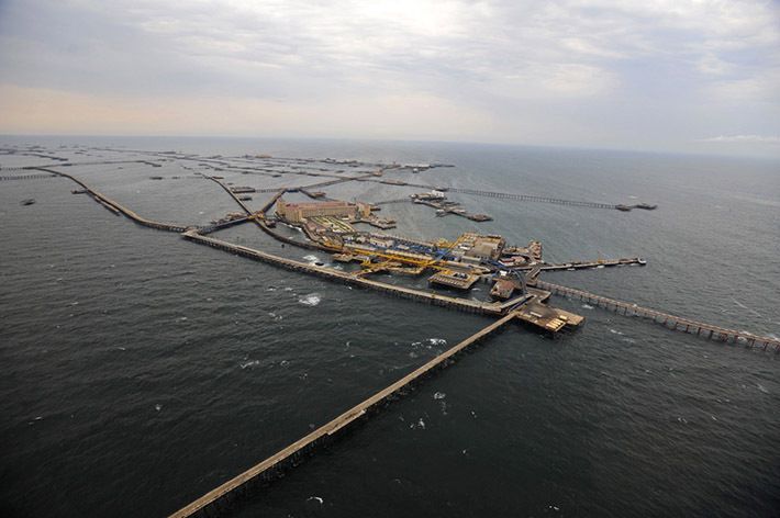 посёлок, Нефтяные Камни, история, интересное