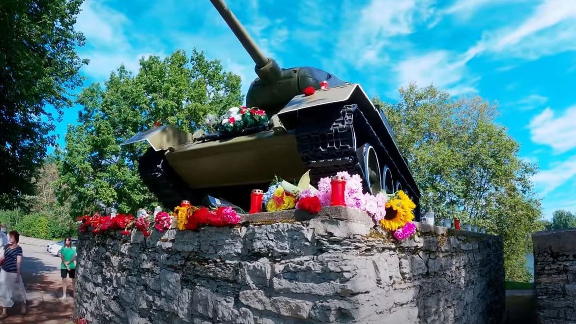 Посольство России в Эстонии осудило демонтаж памятника танку Т-34