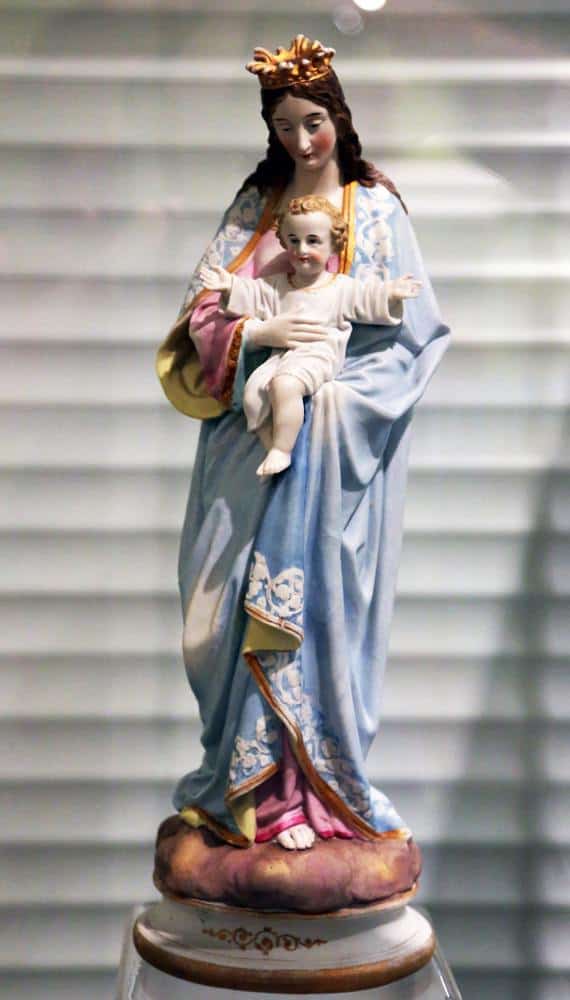католическая статуэтка Богородицы
