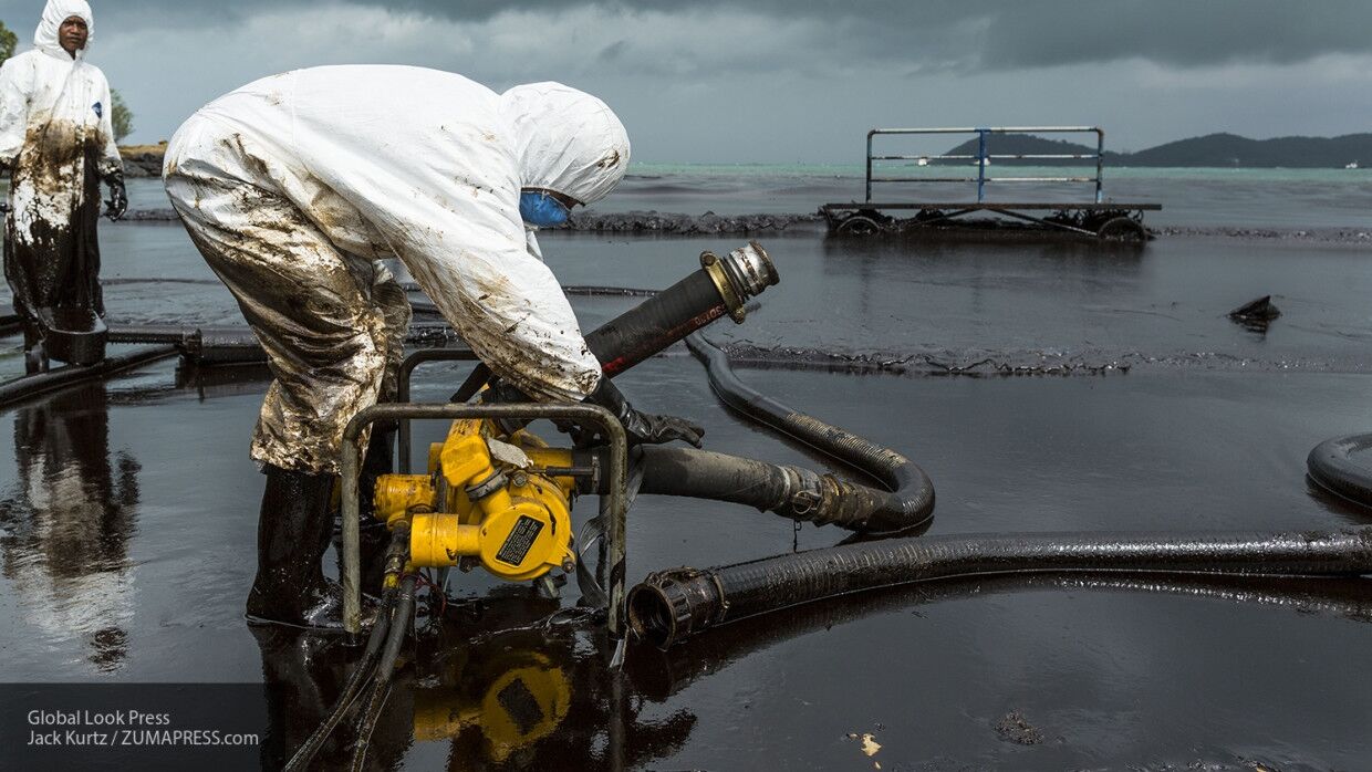 Экологические проблемы связанные с добычей. Нефтяная лужа. Добыча нефти экология. Экологические проблемы нефти. Экологические проблемы нефтедобычи.