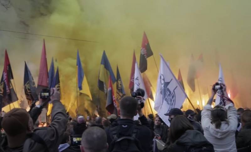 Марш националистов. Киев на пути к диктатуре Марш националистов. Киев на пути к диктатуре украина