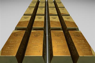 Золото дорожает на уходе от риска, удешевлении доллара