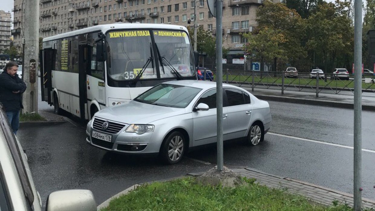 Красный проспект автобусы. 35 Маршрутка СПБ. Автобус 35 СПБ.