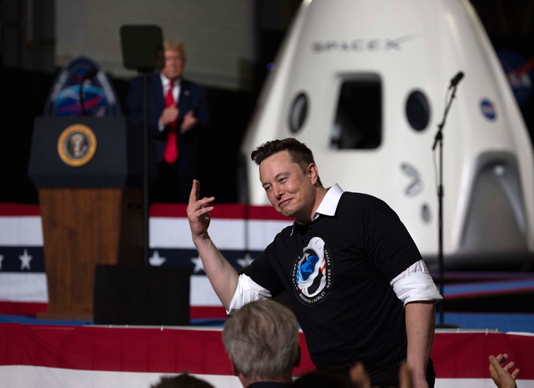 Илон Маск запустил свой первый пилотируемый космический корабль Dragon, Falcon, Херли, после, космического, астронавтов, Запуск, корабля, Трамп, Дональд, ракетыИлон, старта, часов, через, пройдет, Ожидается, стыковка, запуска Falcon, борту, экипажем