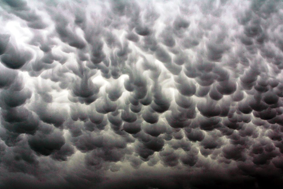 Поразительные облака Mammatus