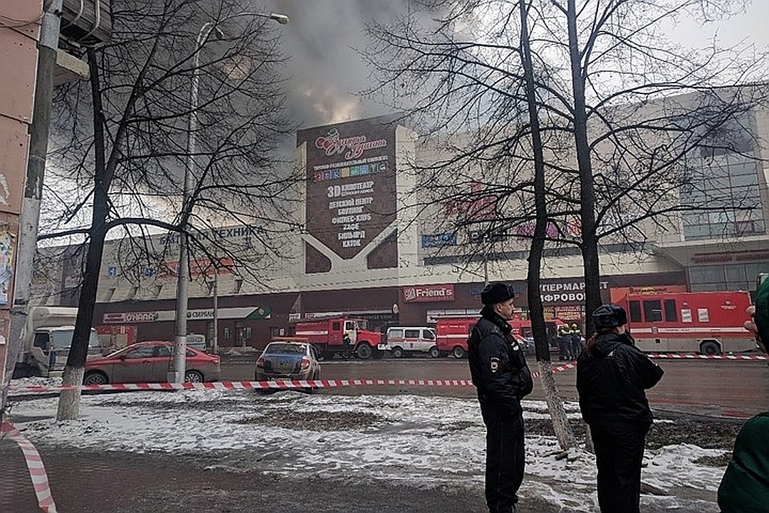 Трц зимняя вишня. Торговый центр зимняя вишня Кемерово пожар. ТРК зимняя вишня. Пожар ТРЦ зимняя вишня в Кемерово 2018. ТРЦ зимняя вишня сейчас.