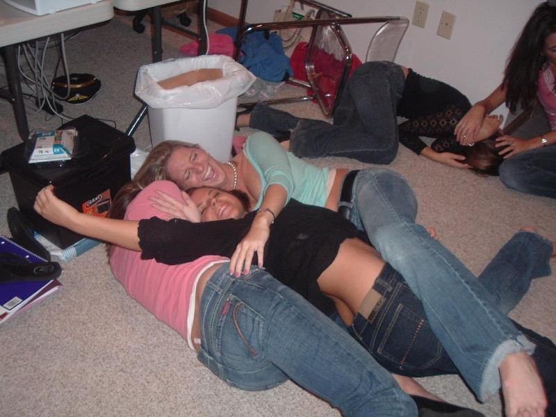 girl-sucking-sex-with-passed-out-chick-lesbian-fighting