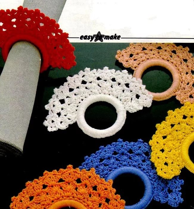 Простые, но необычные элементы крючком из пластиковых колец можно, использовать, очень, цветов, украшения, элементы, крючком, связать, столбиками, интересные, колечки, получим, бусины, ягодки,  Очень, листики, цветы, элементов, вязании, поясов