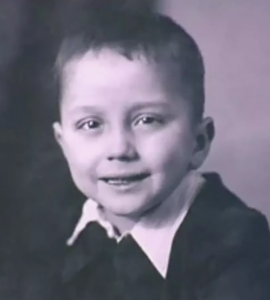 Александр Масляков в детстве