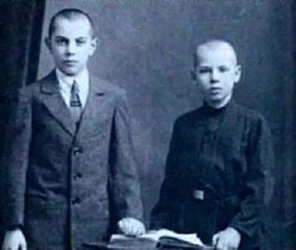 Борис и Георгий Жжёновы. Фото: Public Domain