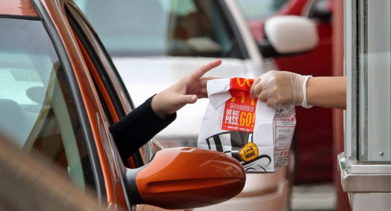 Названы самые быстрые рестораны drive-thru для водителей