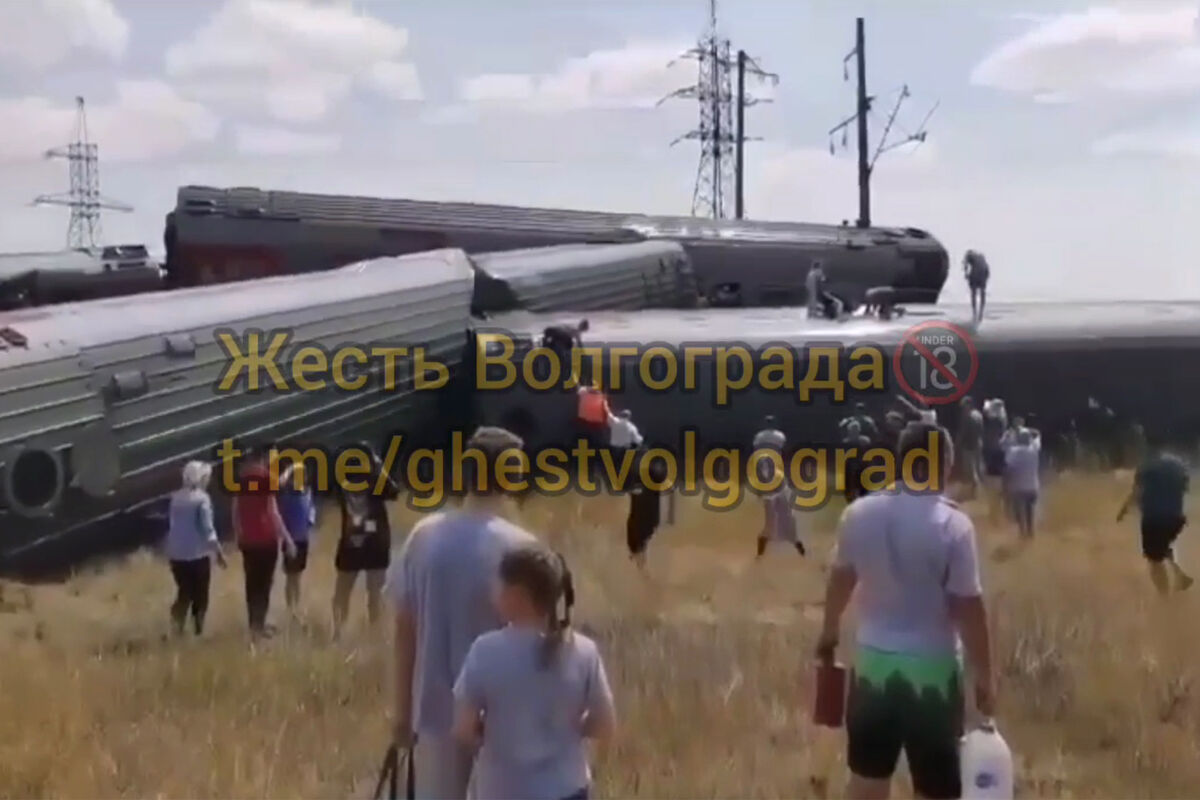 V1.RU: в волгоградском Котельниково перевернулись семь вагонов поезда с людьми