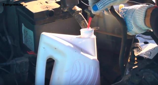 Сливаю антифриз на Ладе калине