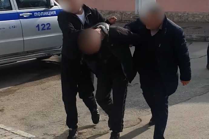 Феодосийские оперативники задержали курьеров телефонных аферистов