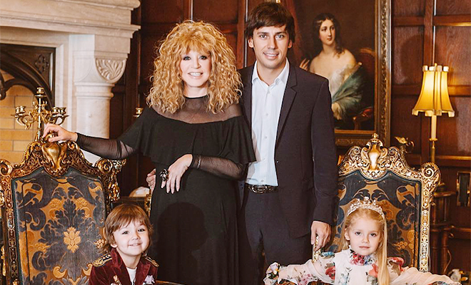 Дома с детьми: Алла Пугачева, Сергей Лазарев, Милла Йовович и другие звезды на карантине