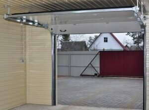Секционные ворота в гараж: монтаж своими руками