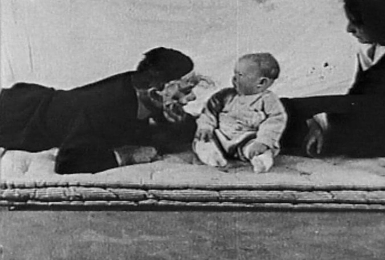 «Маленький Альберт» — жестокий эксперимент, доказавший связь между опытом и страхом страха, ребёнок, белую, крысу, Альберт, перед, Уотсон, Розали, закреплён, образом, животного, рефлекс, в сторону, у ребёнка, крысойМаленький, и отползал, плакал, Таким, В конце 1919, и при
