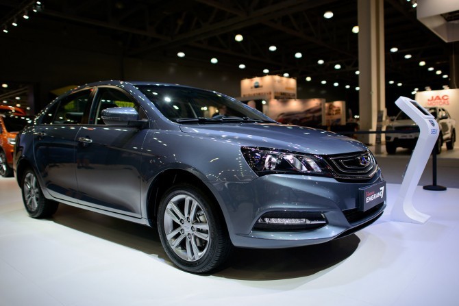 Седан Geely Emgrand 7 стал дешевле на 70 тысяч рублей