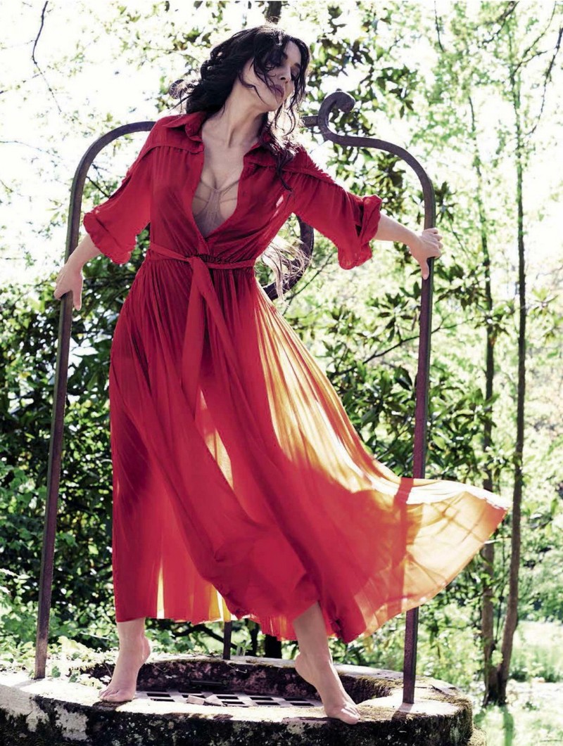 Нестареющая красота: Моника Беллуччи обнажилась для съемки Vanity Fair красота, моника беллуччи