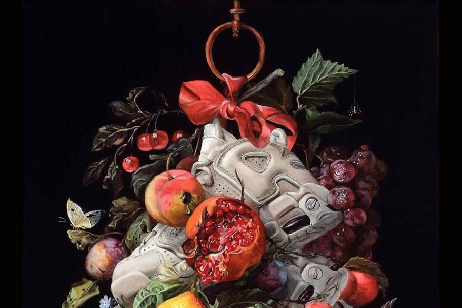 Натюрморт в стиле барокко с современными вещами