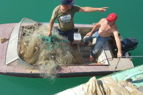 В Севастополе задержали рыбаков-браконьеров