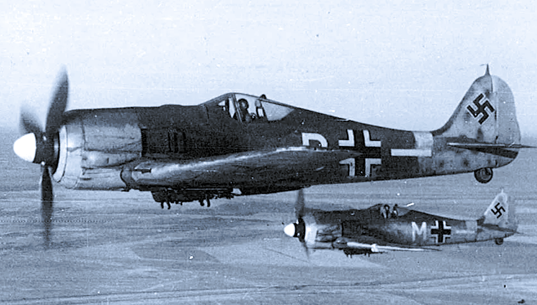 Так называемые "фоккеры" – немецкие истребители-монопланы Focke-Wulf Fw 190 Würger.