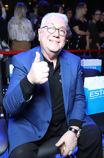 Алсу, Татьяна Михалкова и Дарья Коновалова на показе Валентина и Галины Юдашкиных Алсу, Татьяна Михалкова и Дарья Коновалова на показе Валентина и Галины Юдашкиных Светская жизнь