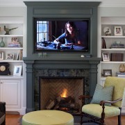 Телевизор над камином