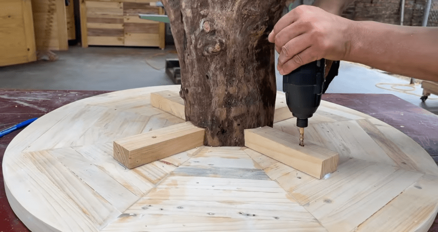 Прекрасная идея переработки древесины с изюминкой также, дерева, будет, мастер, ствол, использован, каждого, покрыть, восьмигранник, которой, сборки, можно, является, пришлось, бруса, доски, после, только, стойку, дополнительно