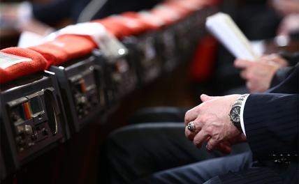 Чиновник, верни деньги из эмиграции!