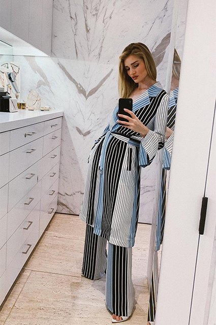 Пижамная вечеринка: Рози Хантингтон-Уайтли делится любимым весенним фасоном Звездный стиль