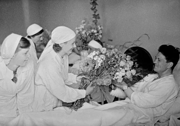 Медсестры и санитарки: девушки, без которых не было бы Великой Победы. Фото женщины,подвиг