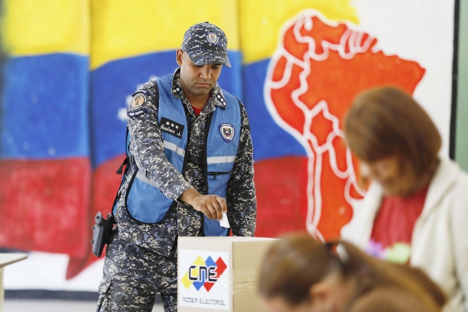 28 июля в Венесуэле пройдут выборы главы государства. Серьезным конкурентом действующего президента страны Николаса Мадуро стал правый политик Эдмундо Гонсалес Уррутиа. По мнению опрошенных NEWS.-4