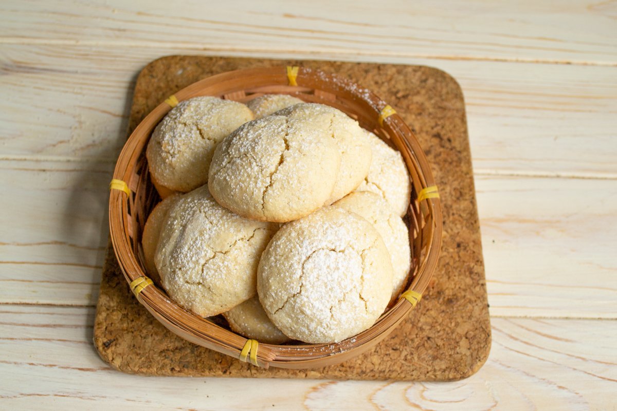 Вкусное домашнее печенье с шоколадом и зефиром тесто, печенье, добавляем, шоколадом, печенья, противень, шарики, сразу, домашнее, маршмеллоу, ингредиенты, снимаем, гранулы, сахар, разрыхлитель, хорошо, зефиром, теста, убираем, духовке