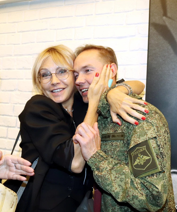 Евгений со своей партнершей по «Современнику» Аленой Бабенко.