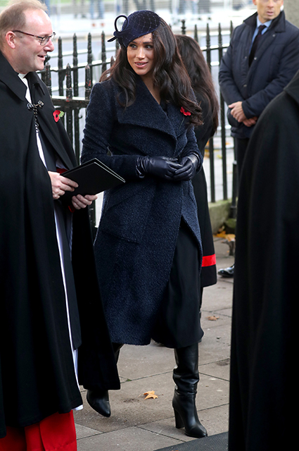 Меган Маркл и принц Гарри посетили Поле Памяти в Вестминстерском аббатстве Меган Маркл и принц Гарри посетили Поле Памяти в Вестминстерском аббатстве Монархии