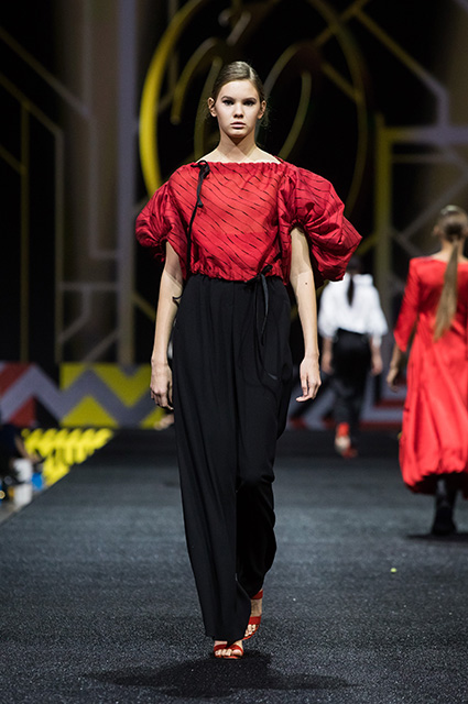 Алсу, Татьяна Михалкова и Дарья Коновалова на показе Валентина и Галины Юдашкиных Алсу, Татьяна Михалкова и Дарья Коновалова на показе Валентина и Галины Юдашкиных Светская жизнь