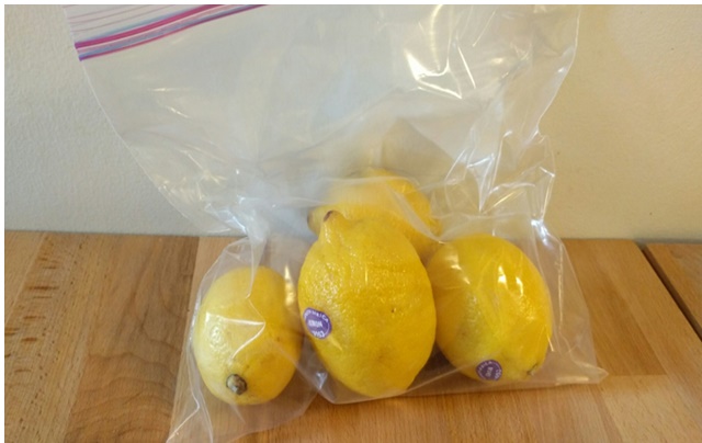 this-simple-bag-trick-will-keep-your-lemons-fresh-for-a-whole-month