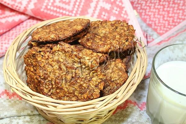 овсяное печенье с бананом и финиками