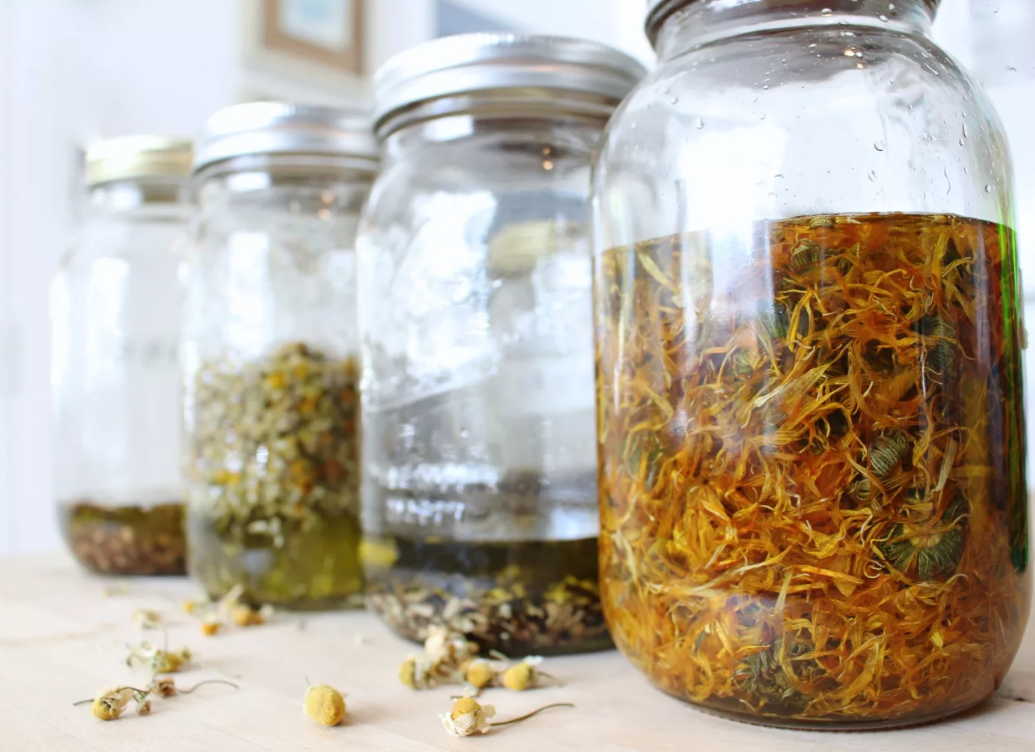 Фибромы, миомы и щитовидка: 10 рецептов лечения от знахаря