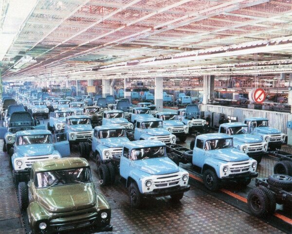 Почему и главное как легендарный автозавод ЗИЛ превратился в руины