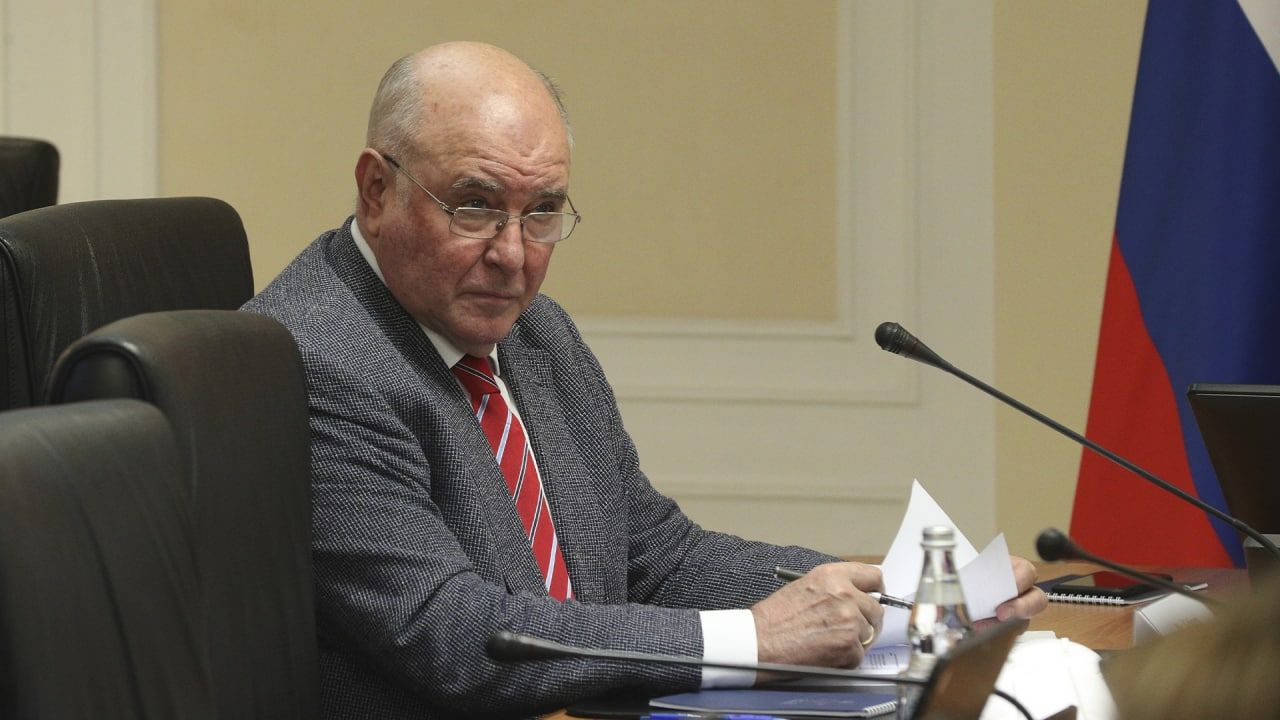 Сенатор Карасин возмутился блокировкой счетов посольства России в Болгарии