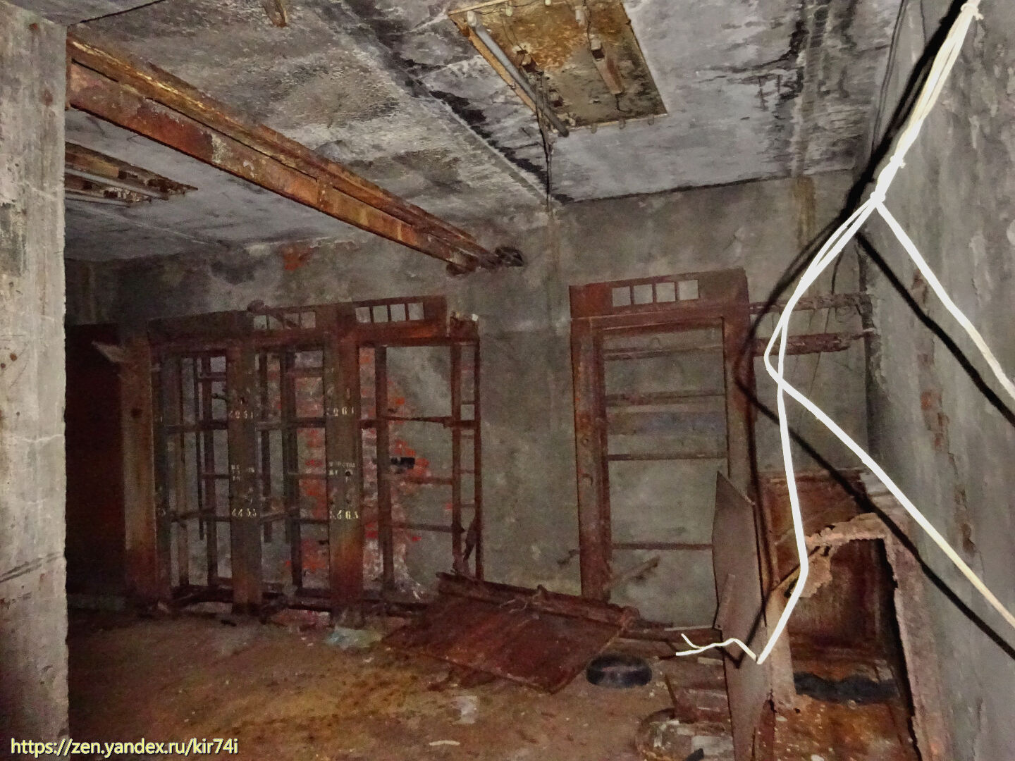 Заброшенный Совмин Абхазии. От подвала до крыши. Часть 2 Заброшенный Совмин Абхазии. От подвала до крыши. Часть 2 крыши, площадь, коридорчик, второй, лесенка, ничего, больше, вперёд, забегая, видимо, обследовать, этажу, Совмина, первый, тудаВ, ведёт, поинтереснее, конце, взгляд, коридора