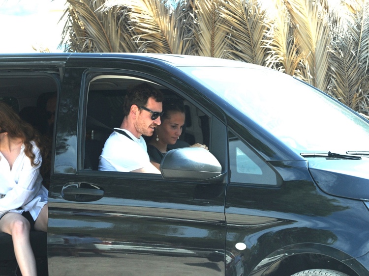 Впервые за долгое время: Майкл Фассбендер и Алисия Викандер замечены на Ибице Звезды,Звездные пары