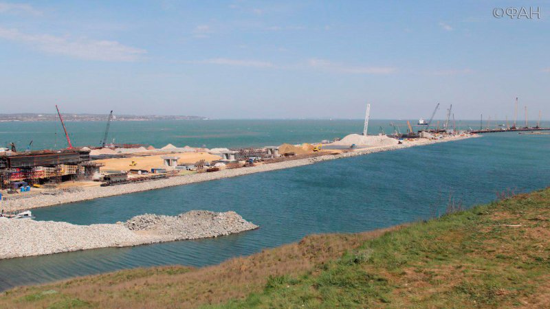 Строители Керченского моста начали монтаж арок судоходного пролета