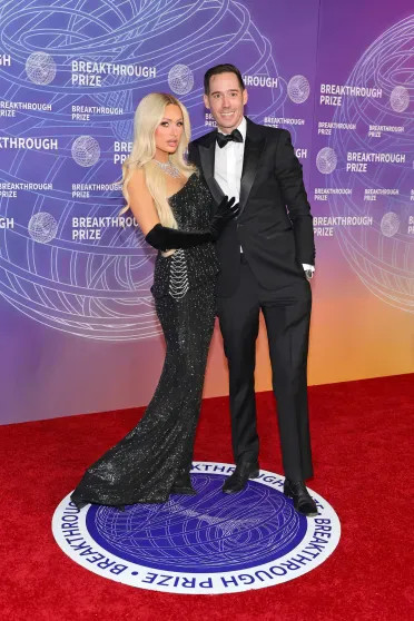 Сальма Хайек и Франсуа Анри-Пино, Мария Шарапова, Энн Хэтэуэй с мужем и Джиджи Хадид на премии Breakthrough Prize Breakthrough, Prize, Images, Мария, Перего, Гейтс, ФрансуаАнри, Хайек, Сальма, Шарапова, Хилтон, супругом, Хэтэуэй, Хадид, Джиджи, науки, Левин, Крудап, Наоми, платье