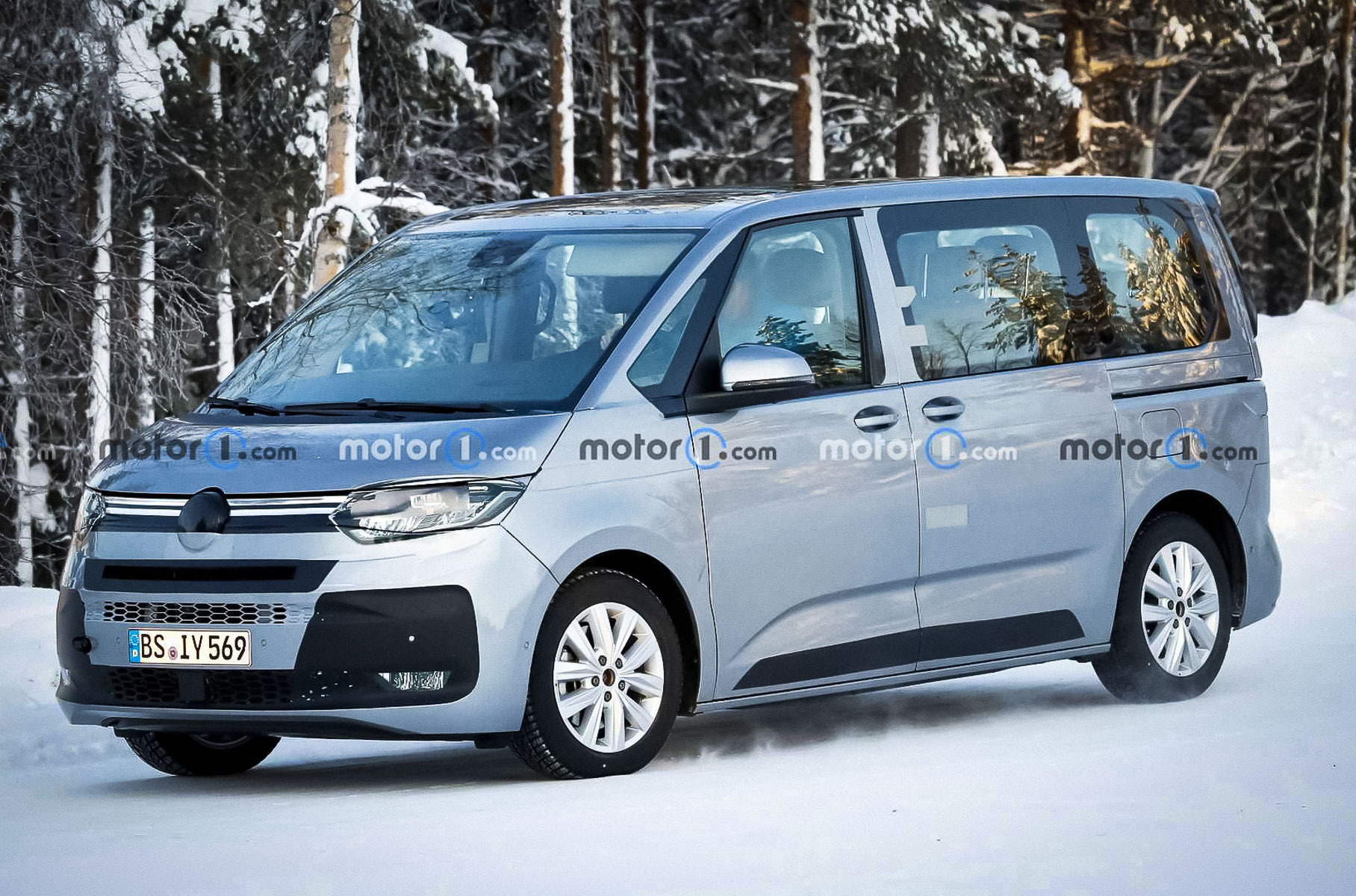 Новый Volkswagen Multivan T7 засняли во время тестов Новости