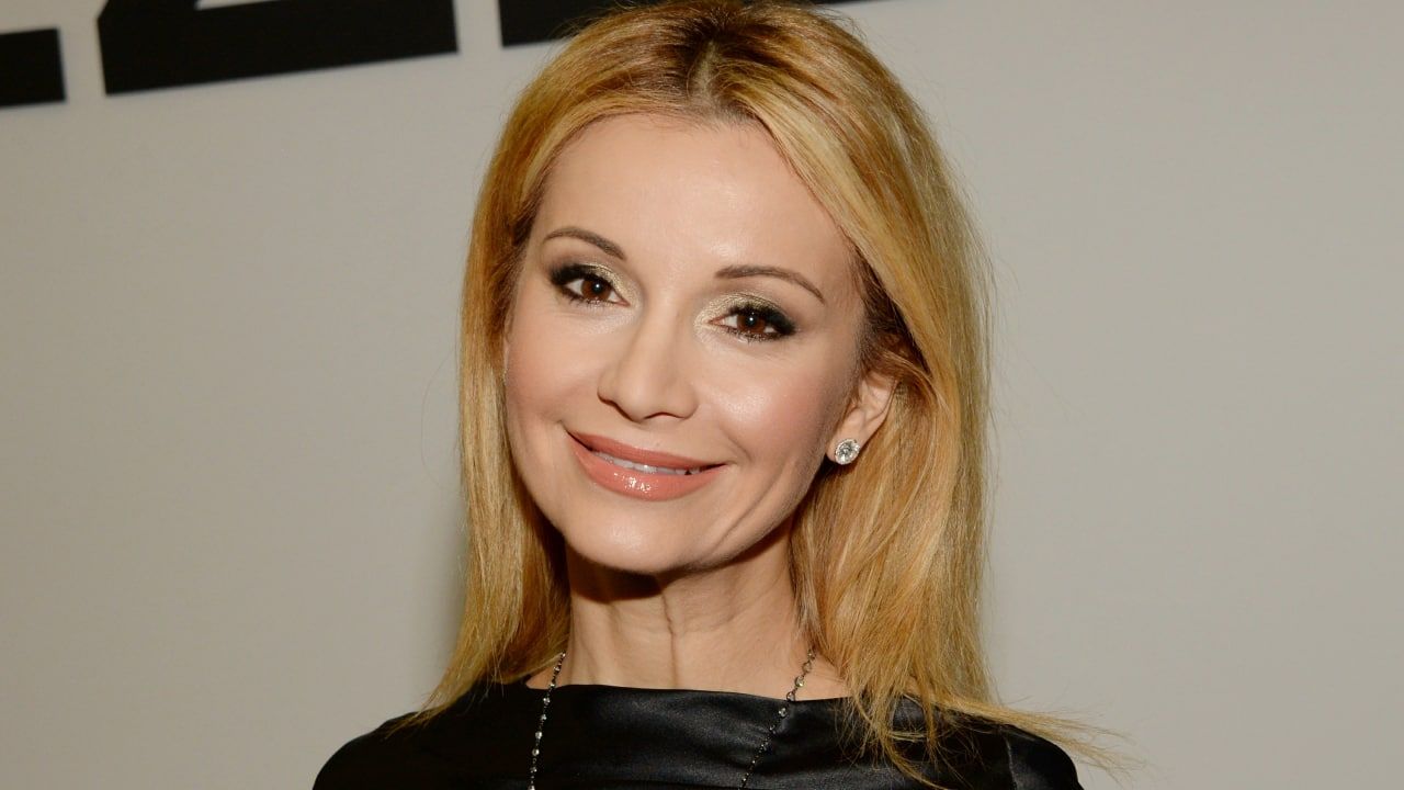 Певица Ольга Орлова похвасталась женственными формами в белоснежном бикини