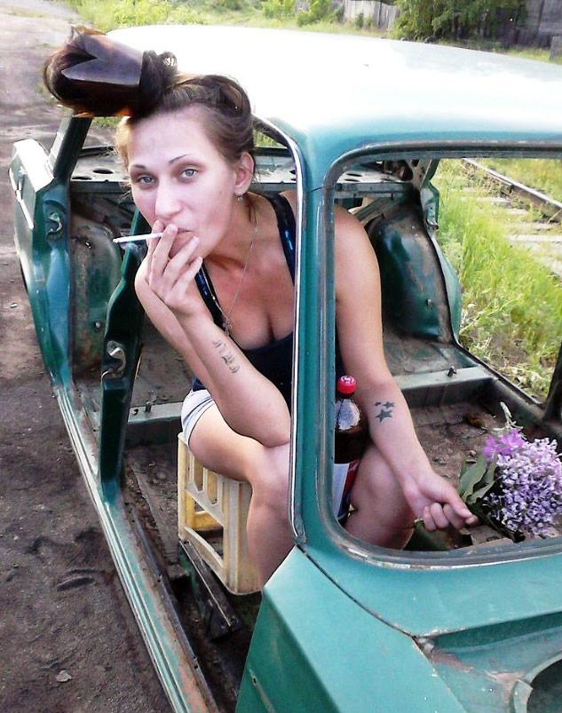 Какого черта тут происходит: необъяснимые фотографии россиянок с сайтов знакомств