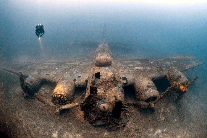 Один из самых сохранившихся затонувших самолетов времен Второй мировой. /Фото: zik.ua